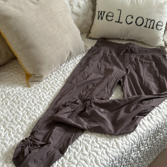 Dance Studio Mid-Rise Cropped Pant - Picture 2 of 6